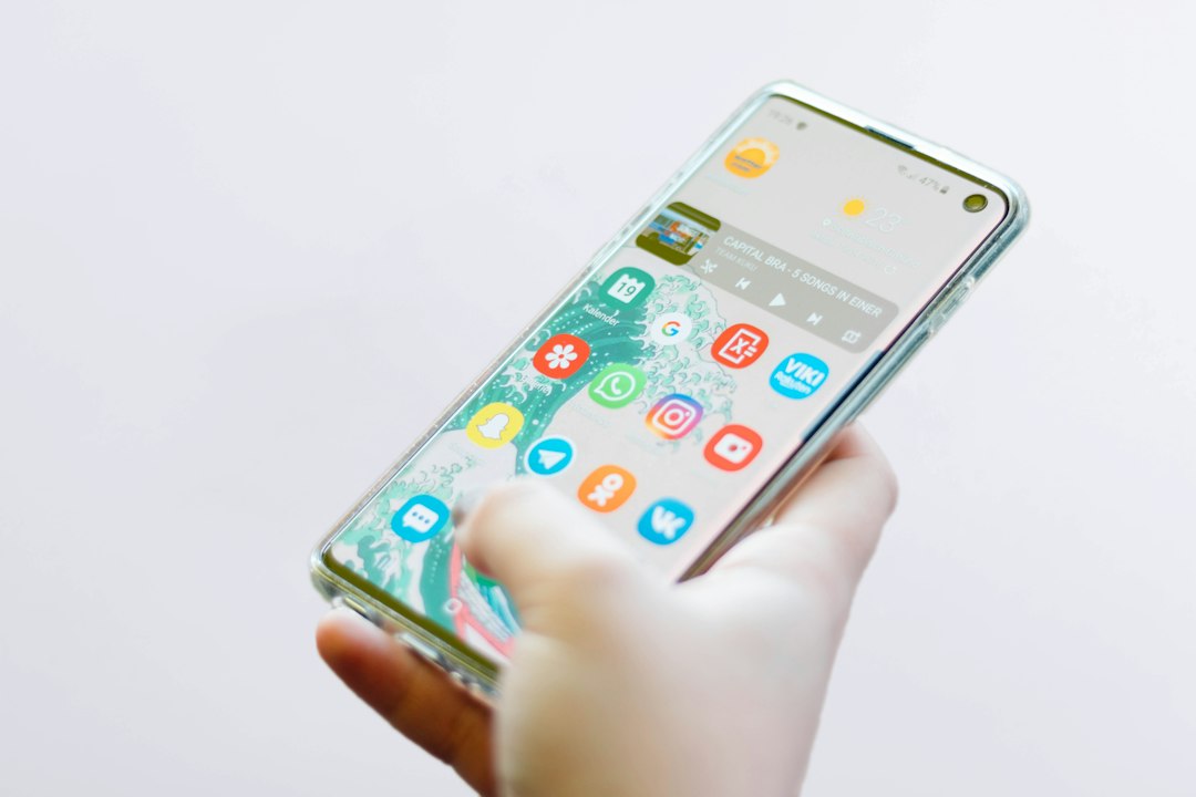 Celular con aplicaciones y herramientas digitales