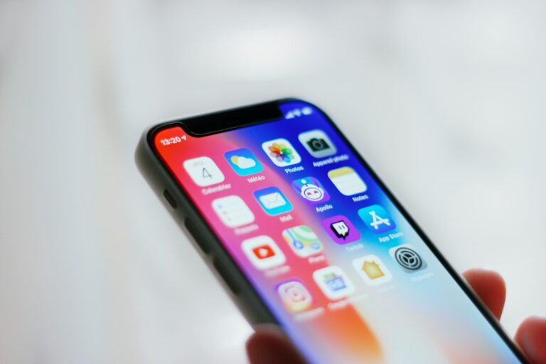 Celular con aplicaciones y herramientas digitales