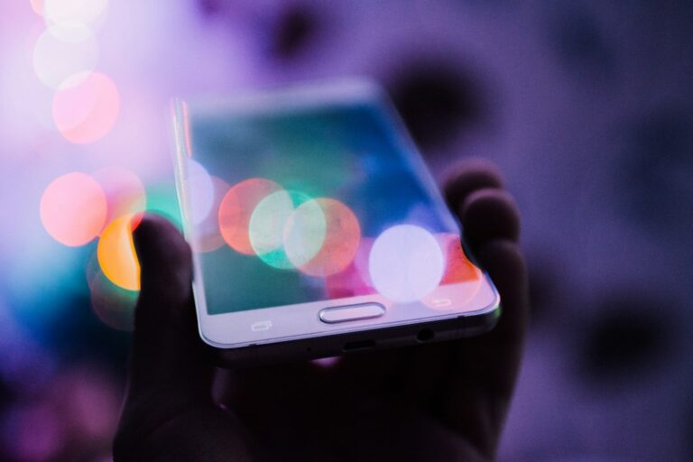 Celular con aplicaciones y herramientas digitales
